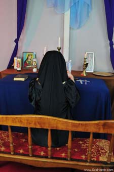 anal-nun-prayers_Vvixen_001